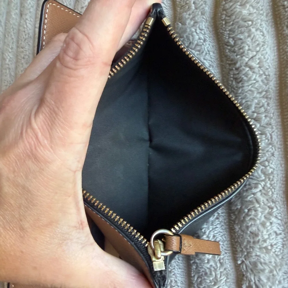 Tory Burch Black Pebbled Leather Slim Bi-Fold Wallet Gold Logo Medallion Striped